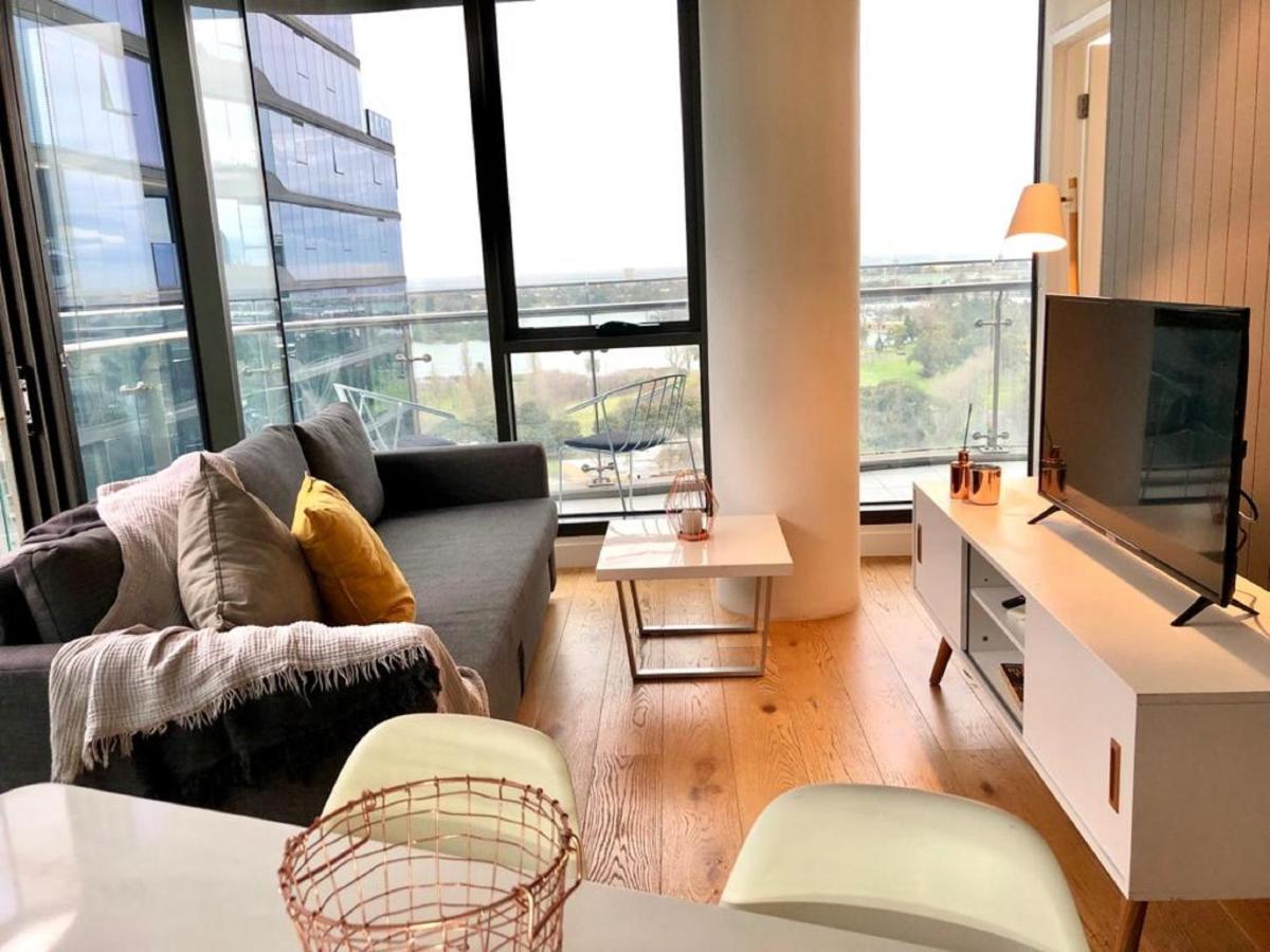 Readyset Apartments At Emerald Melbourne Exterior photo