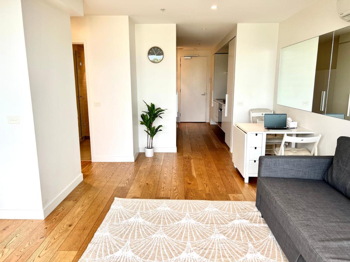 Readyset Apartments At Emerald Melbourne Exterior photo