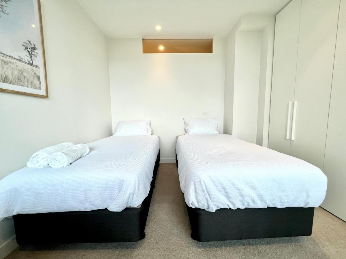 Readyset Apartments At Emerald Melbourne Exterior photo